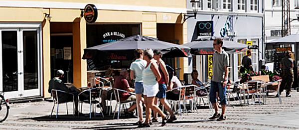 Cafeliv på torvet i Rudkøbing